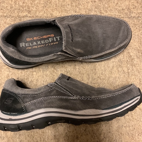 Men's Skechers Casual Walking Shoe size 7 Memory Foam - Picture 2 of 6
